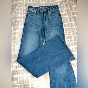 American Eagle: Flare Jeans!